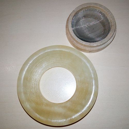 nefrit+der-podstavka-s-setkoj-1